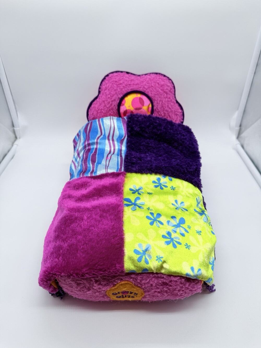 Manhattan Toy Groovy Girls Plush Doll Bed Attached Blanket Multicolore